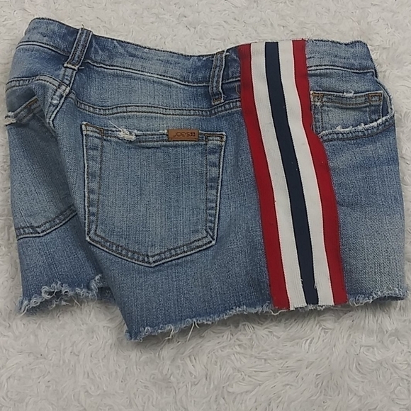 Joe's Blue Medium Wash Faded Distressed Five Pocket Mid Rise Raw Hem Jean Short - Picture 12 of 14